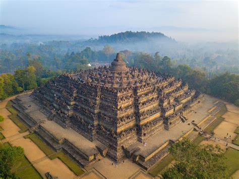 The Sailendra Dynasty's Construction of Borobudur Temple: A Pinnacle of Buddhist Architecture and an Enduring Symbol of Faith